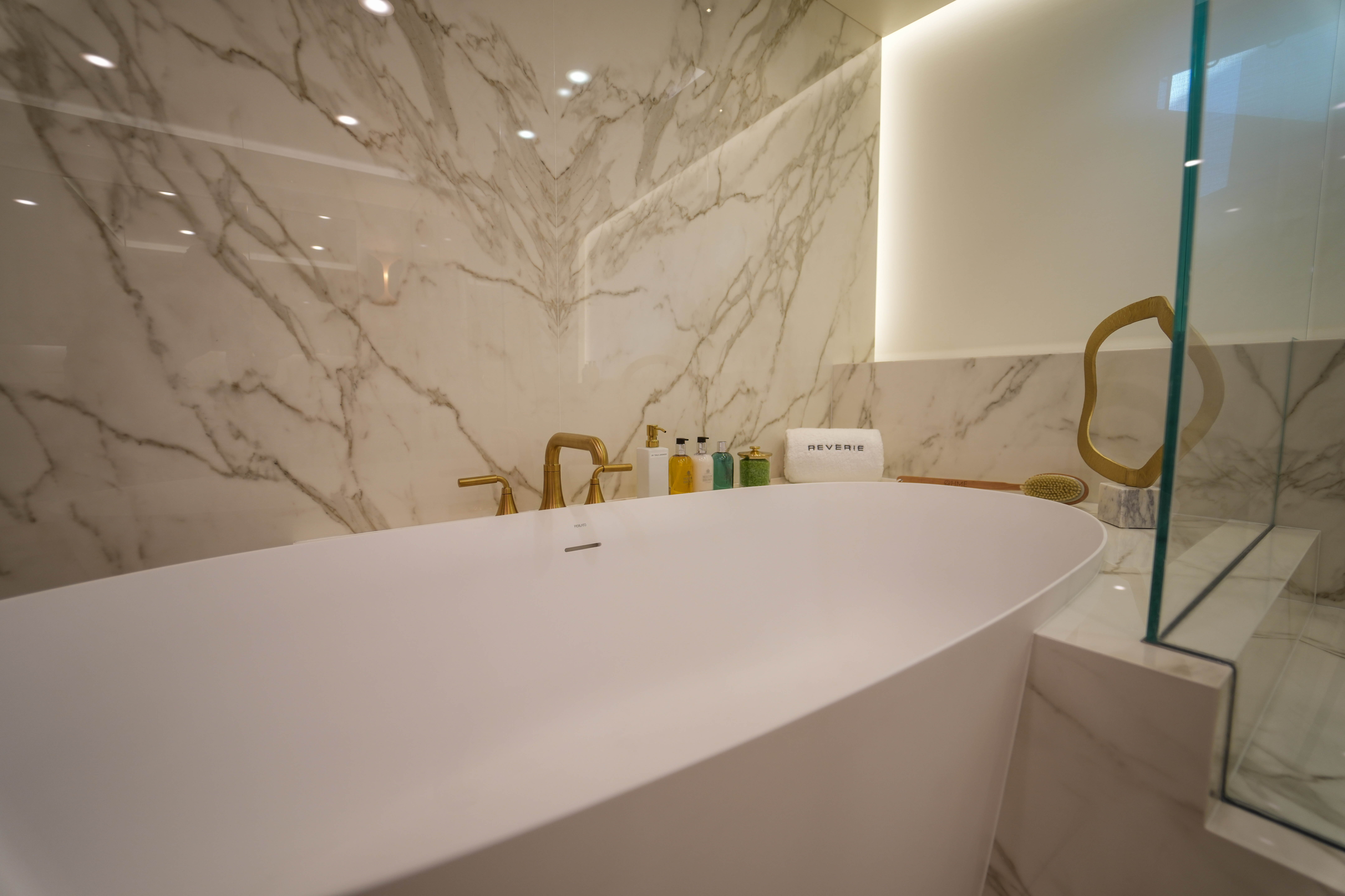 master bath tub.jpg