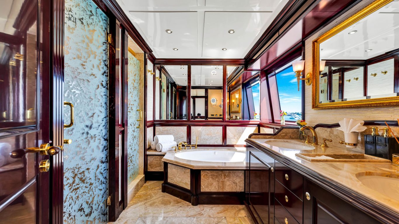 master bathroom 01.jpg