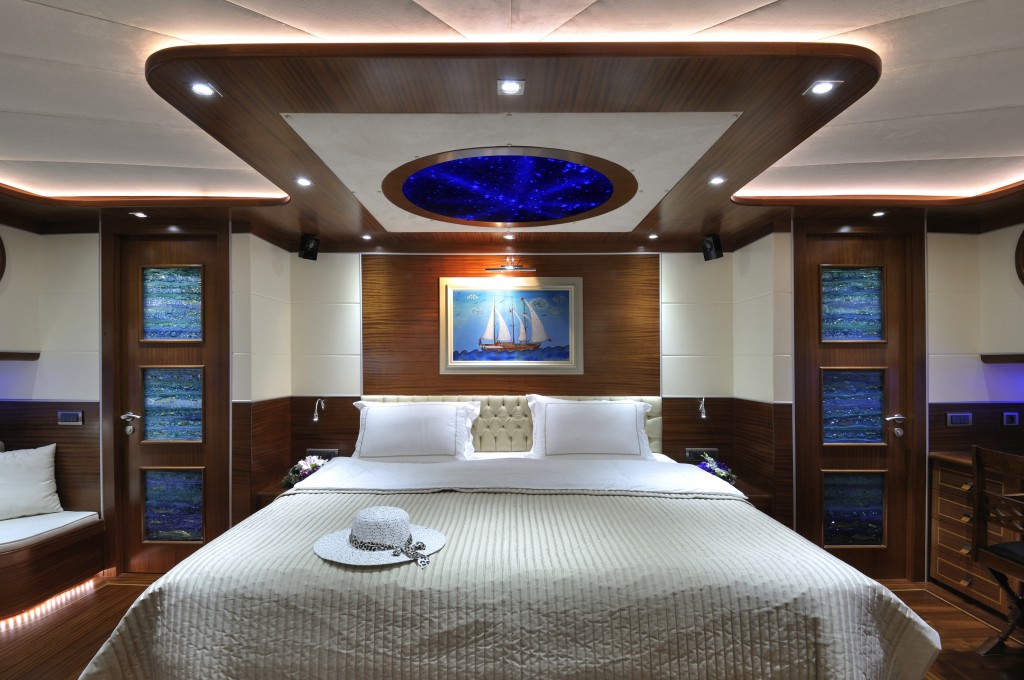 master cabin.jpg