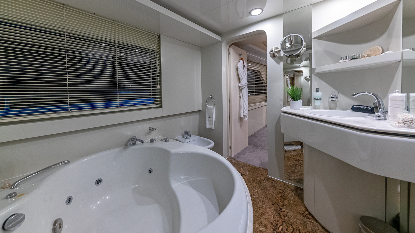 master her bathroom .jpg