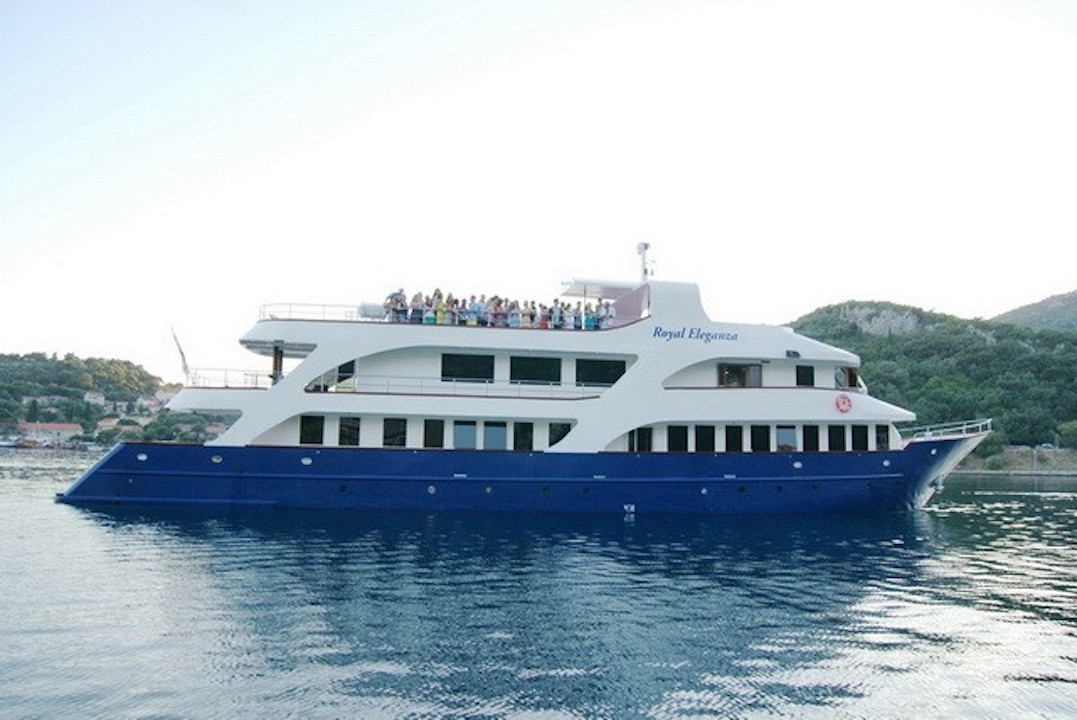 mid_royal_eleganza_croatia_charter-4-.jpg