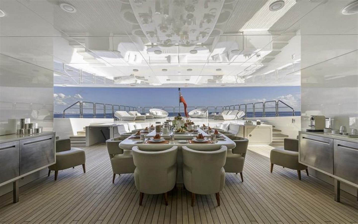 multiple alfresco dining options.jpg
