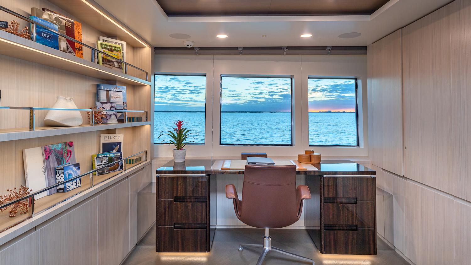office area in the master suite.jpg