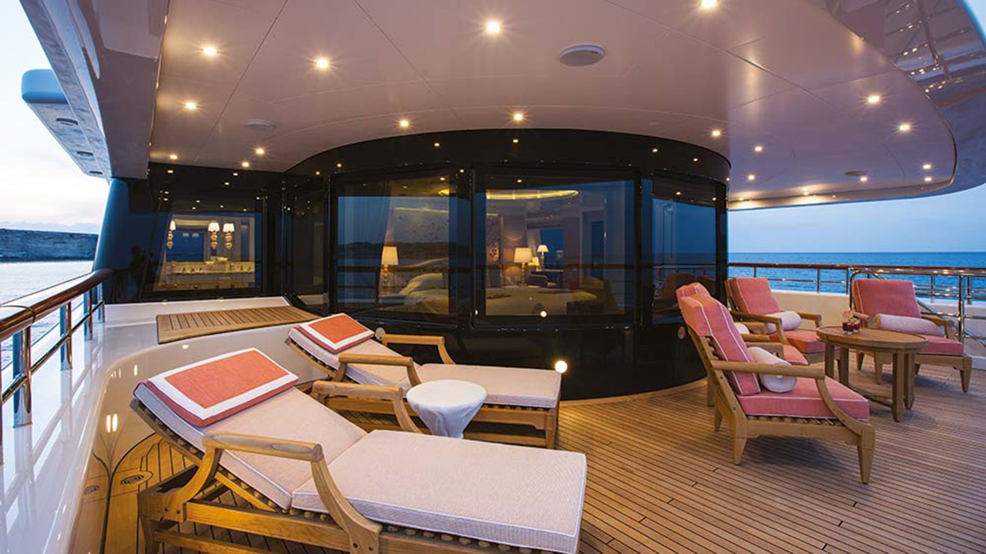 owners private aft.jpg
