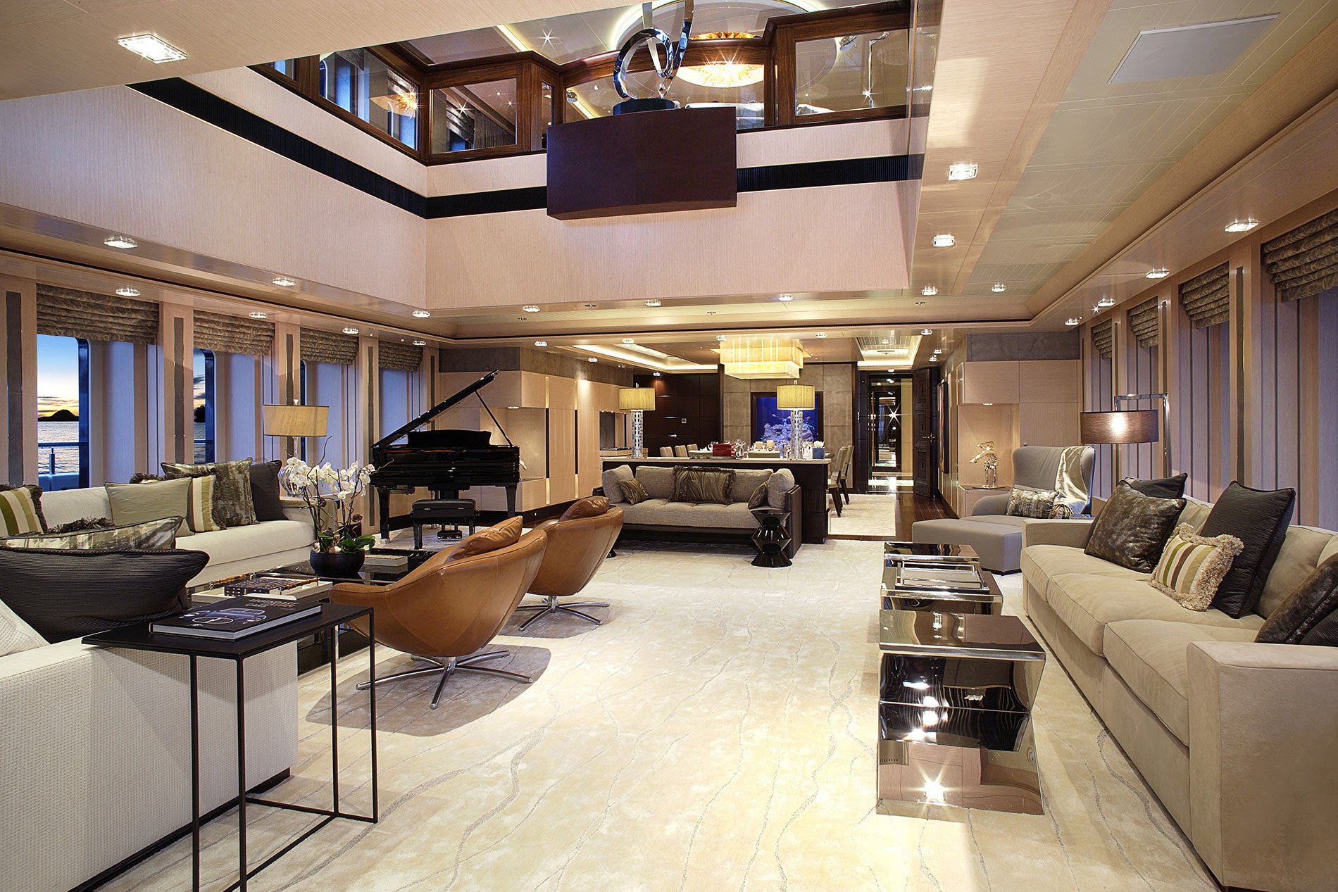 plenty of eating areas.jpg