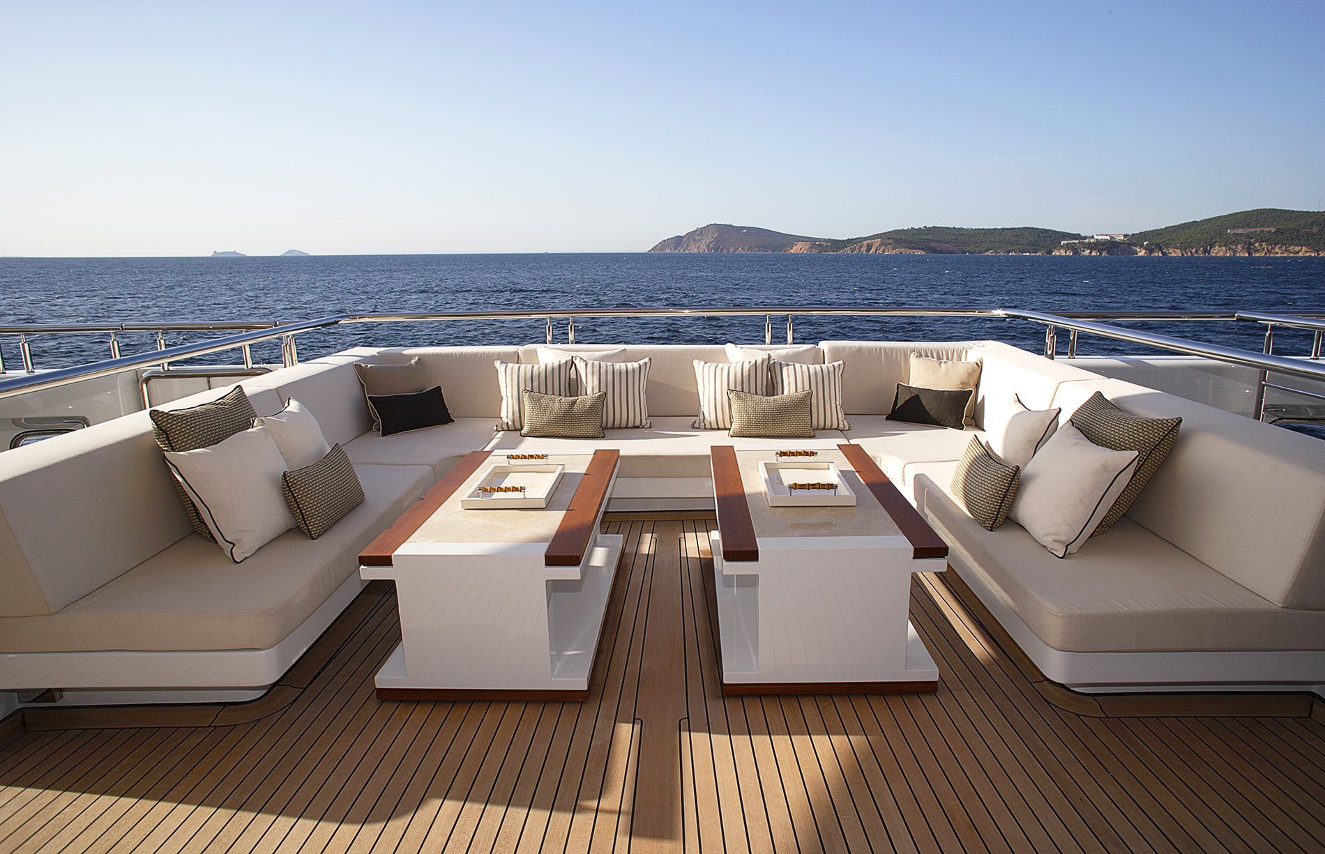 salon on sundeck.jpg