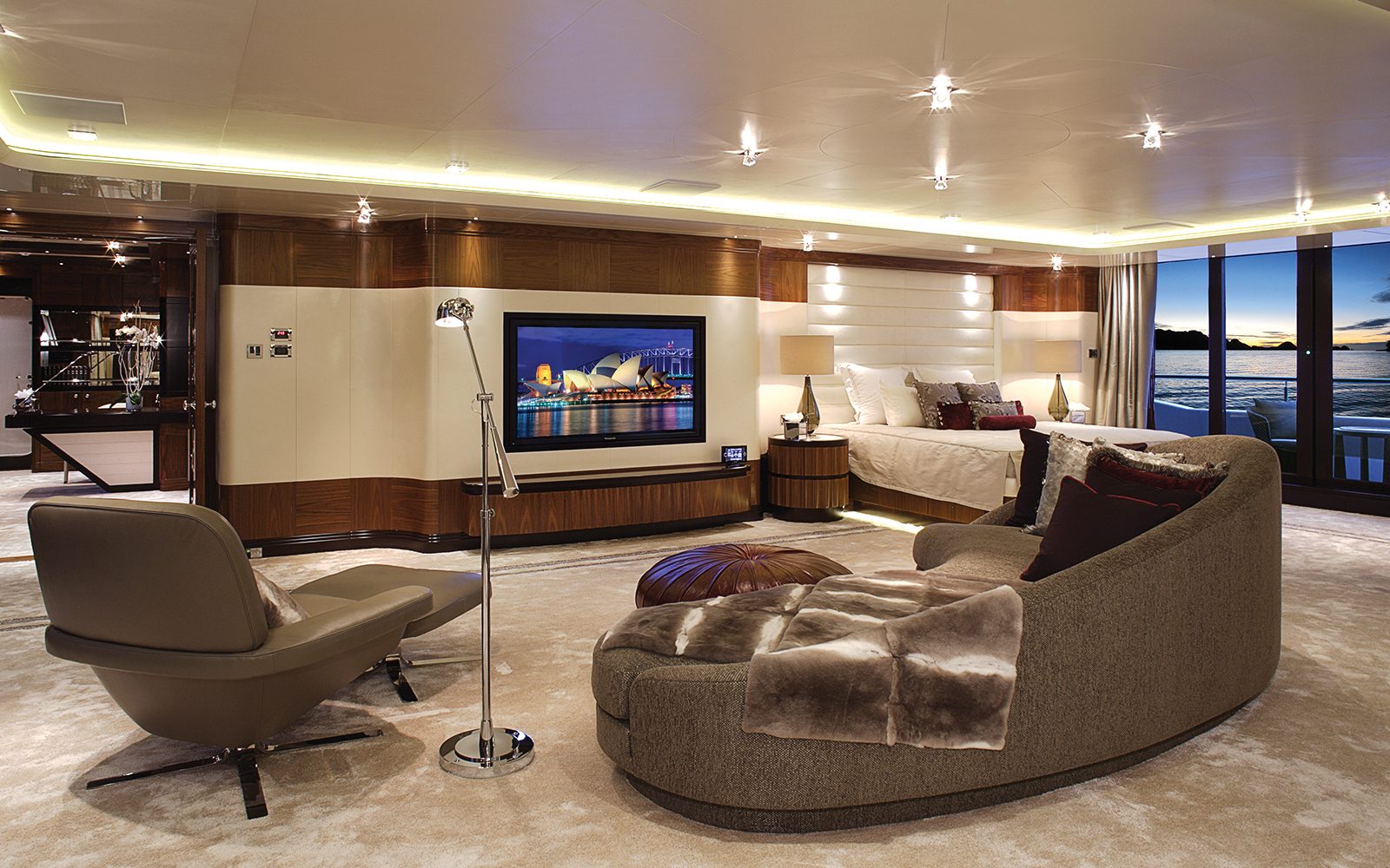 saloon and tv.jpg
