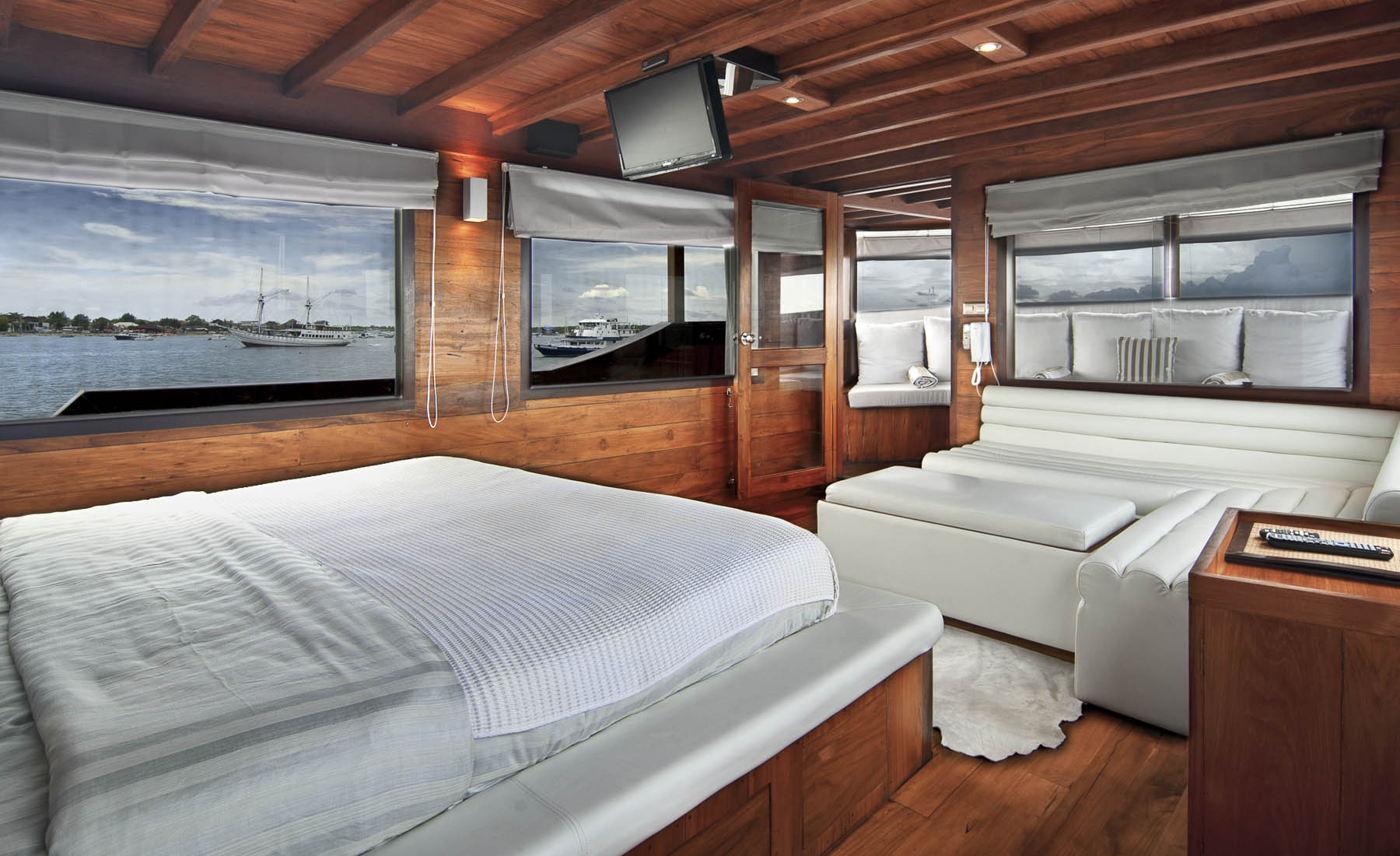 samata-liveaboard-luxury-suite.jpg