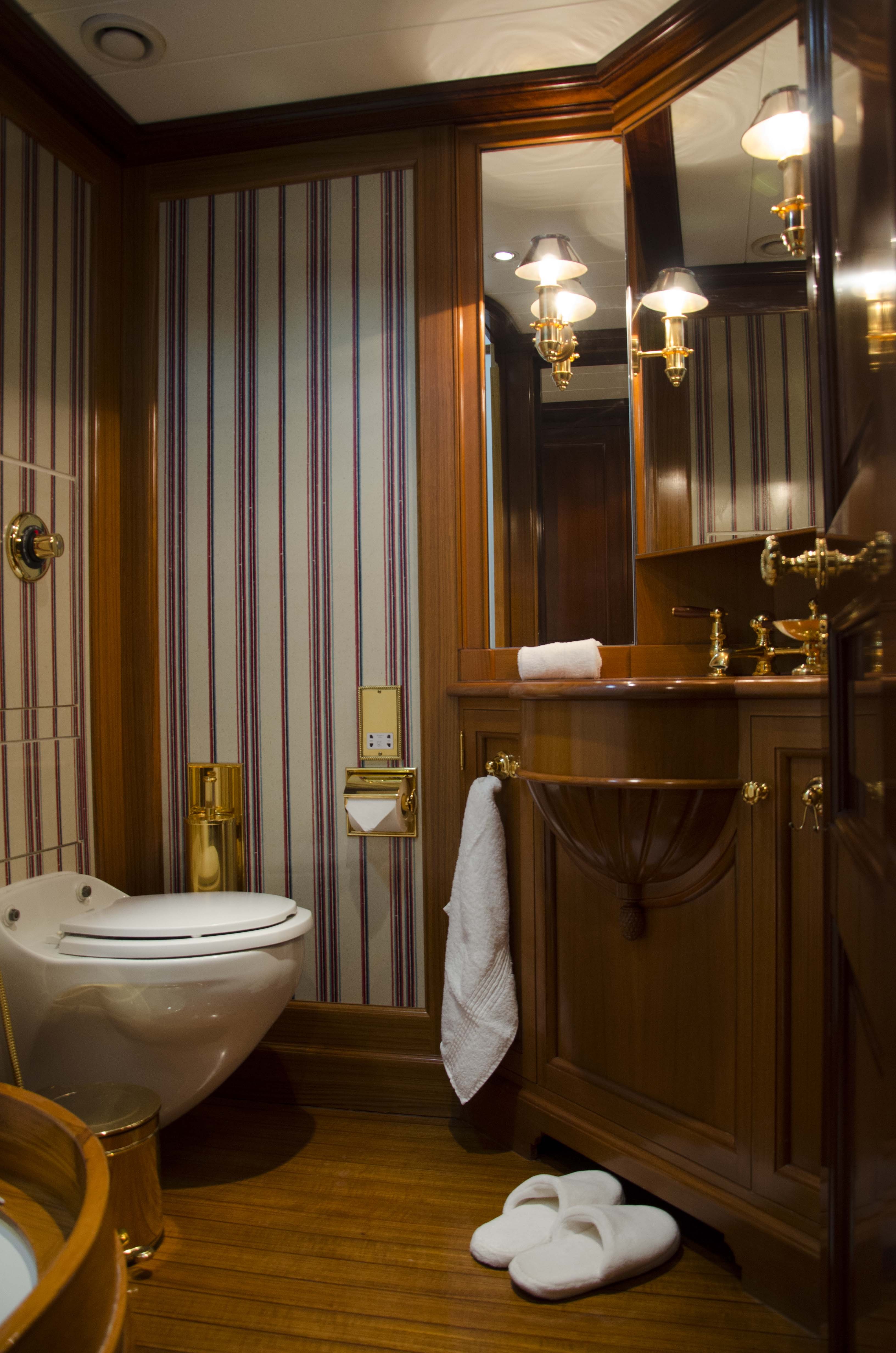 single cabin bathroom.jpg