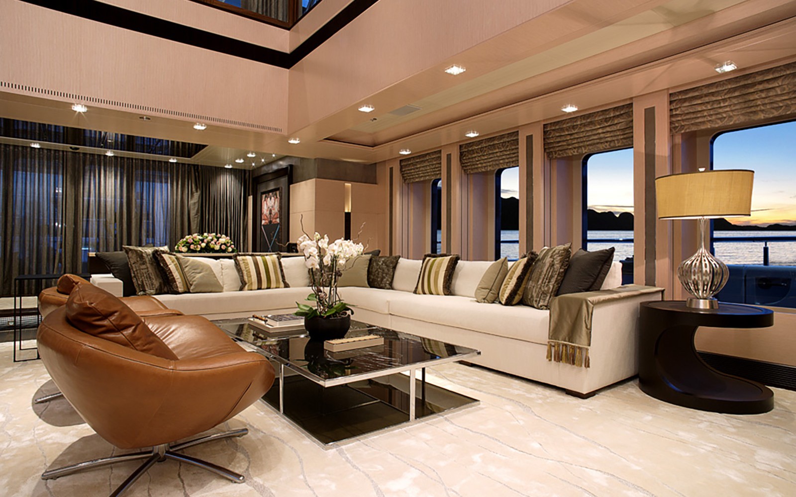 spacious salon.jpg