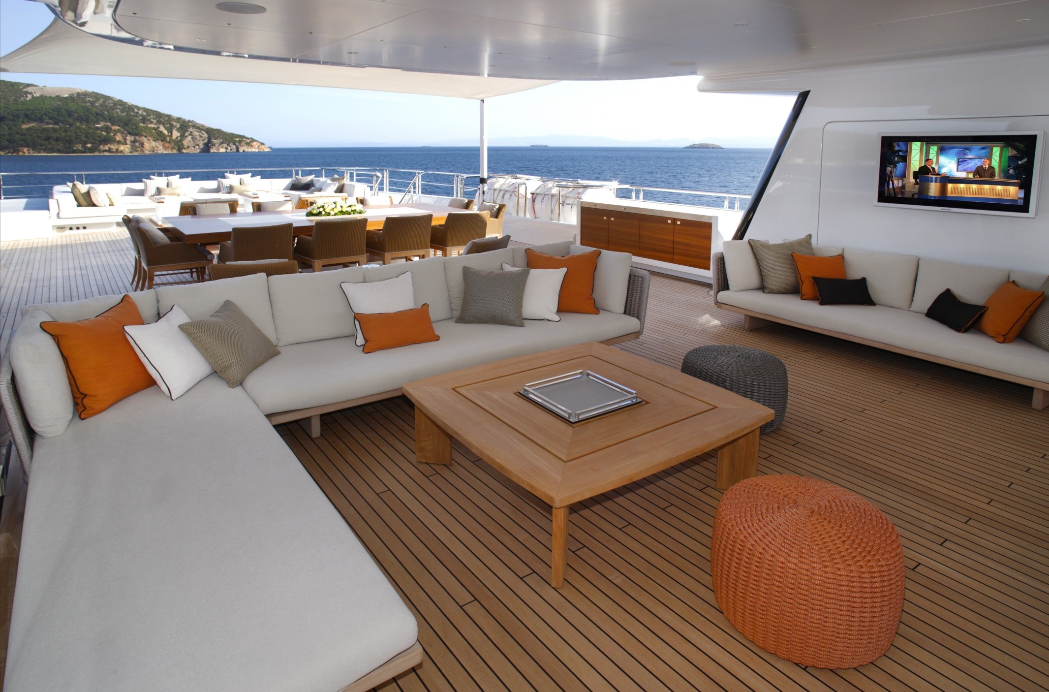 spacious sundeck.jpg