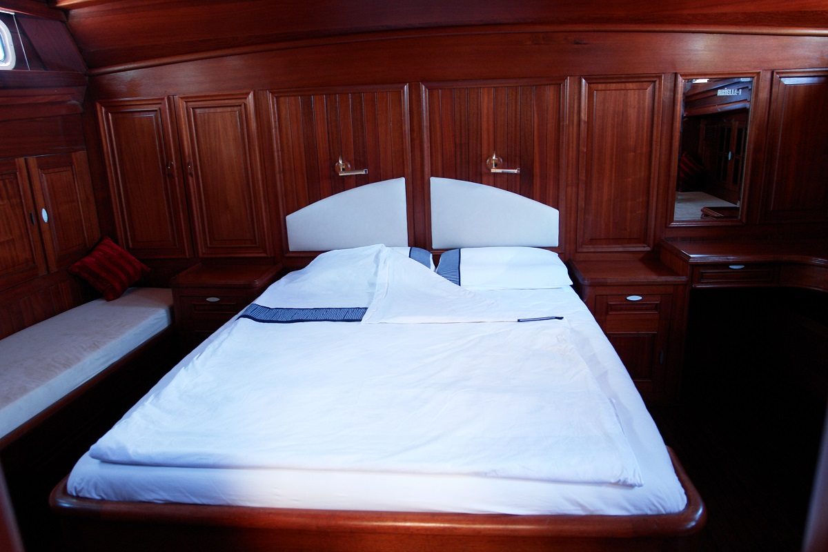 spacious-double-cabin.jpg