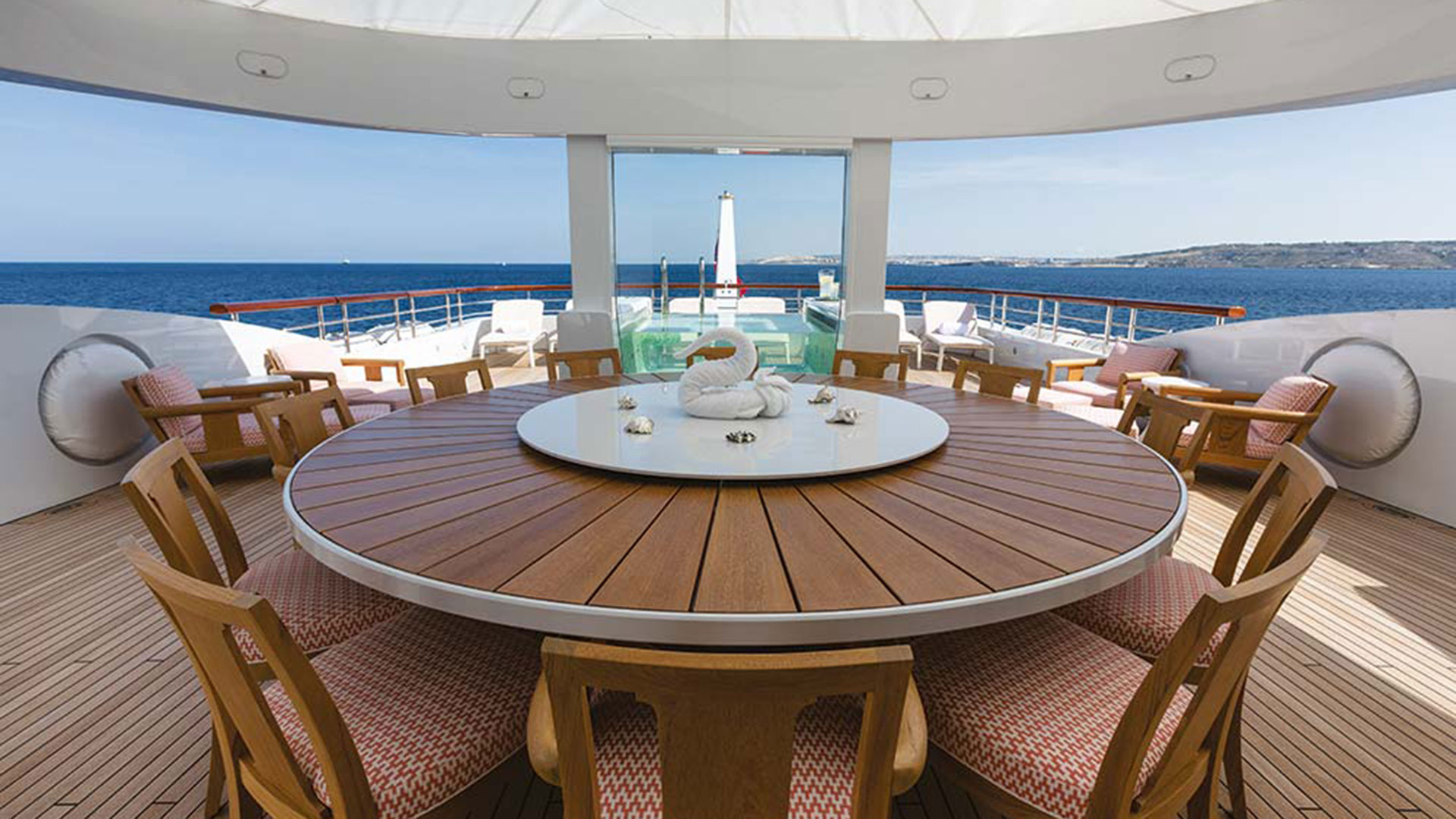 sundeck dining.jpg