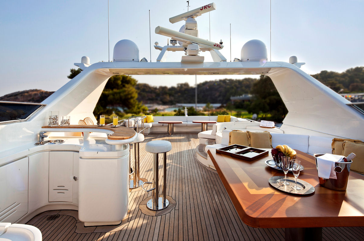 sundeck with bar.jpg