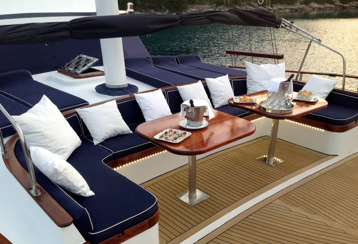 sunset cocktails on foredeck.jpg
