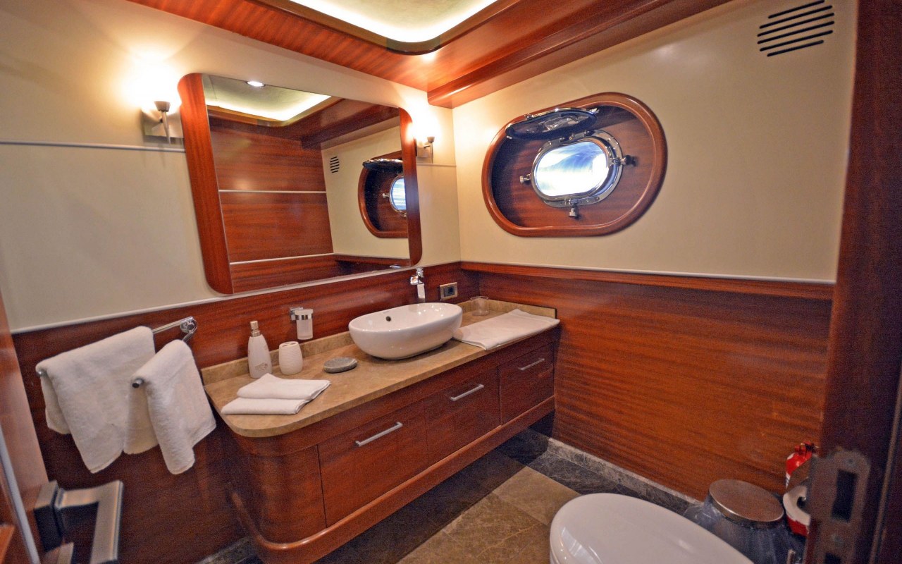 triple ensuite.jpg