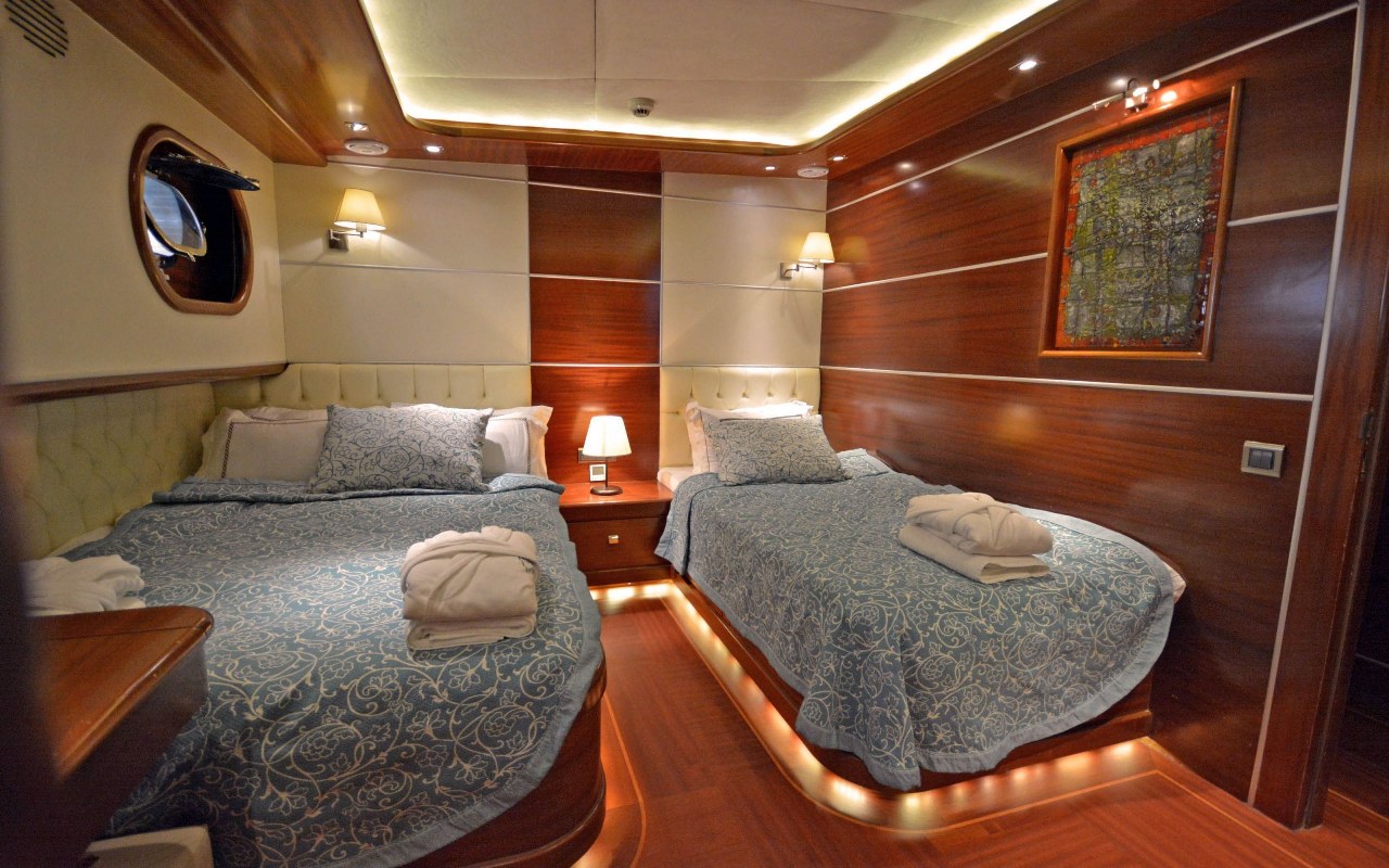 triple guest cabin.jpg
