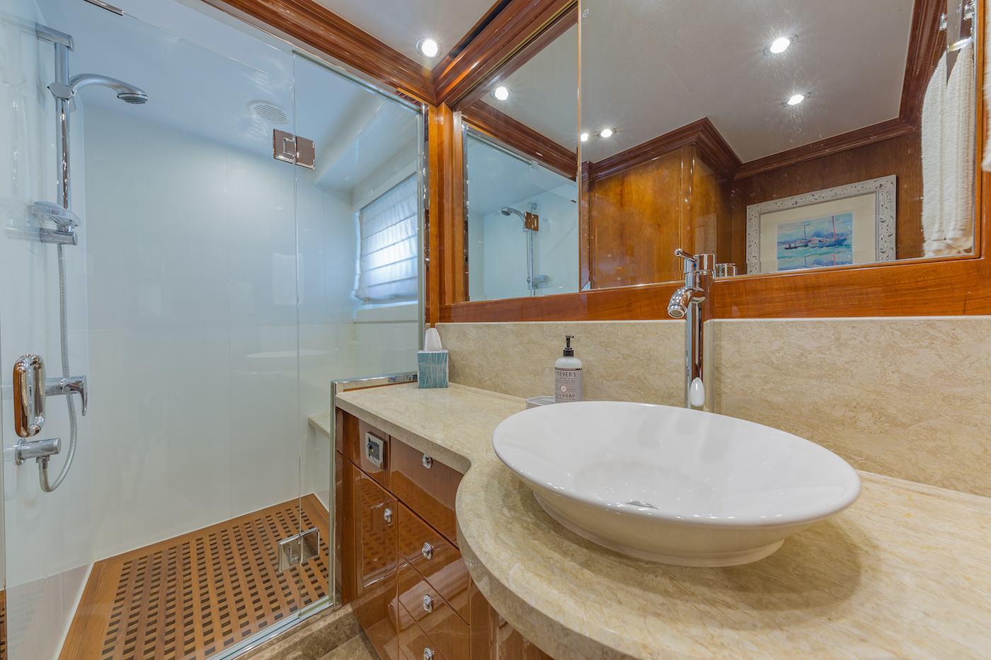 twin bathroom .jpg