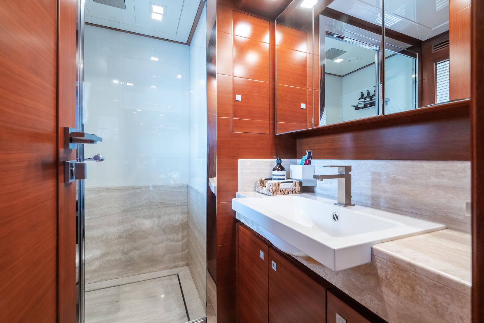 twin cabin ensuite.jpg