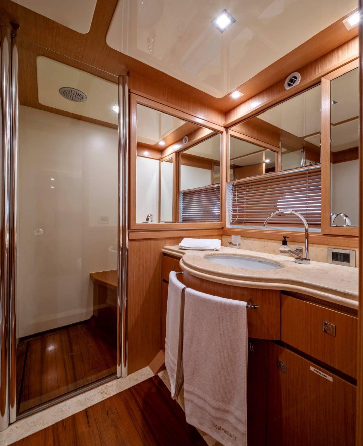 twin ensuite bathroom .jpg