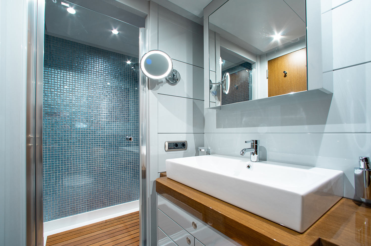 twin shower 2.jpg