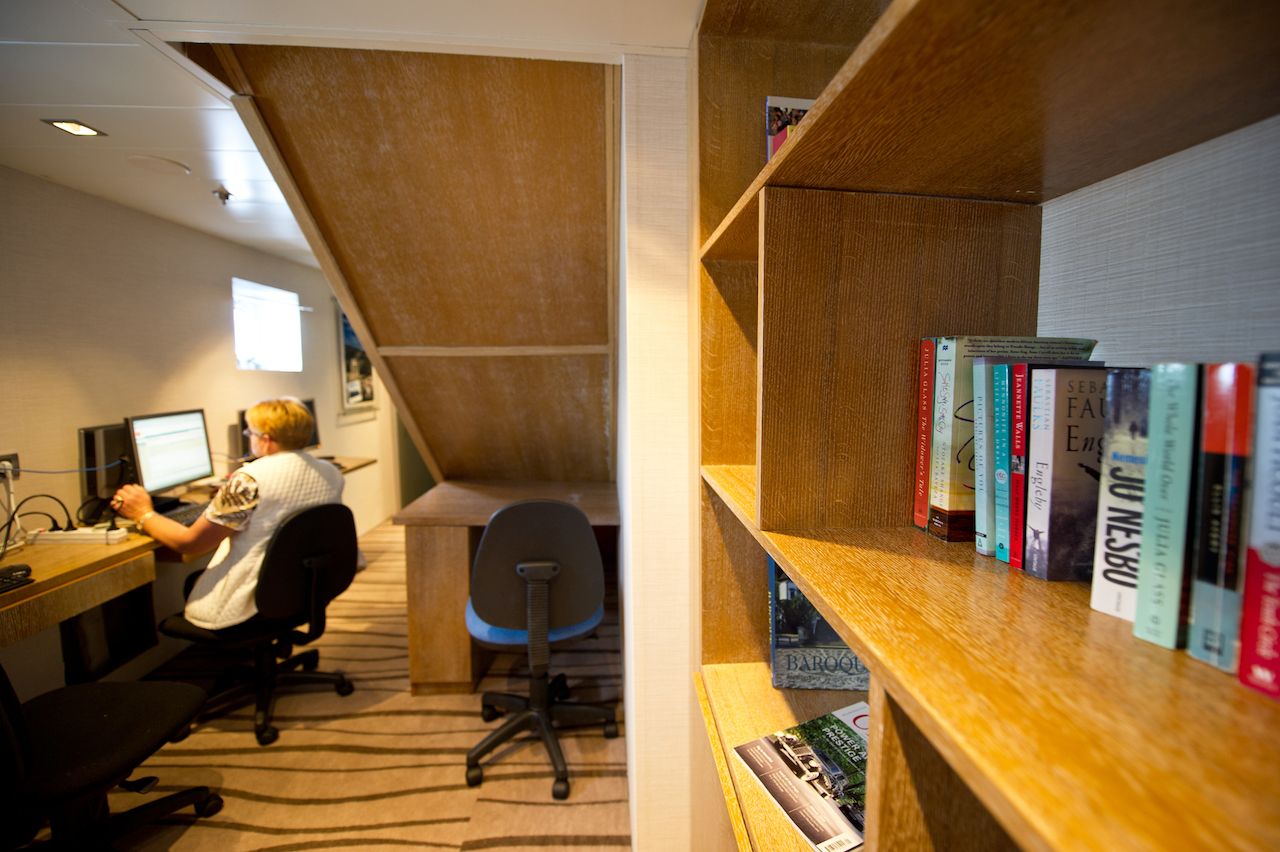 voyager-library-internet.jpg