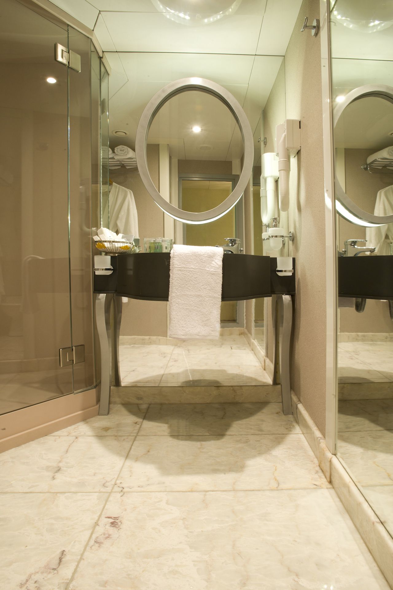 voyager-standard-bathroom-1.jpg