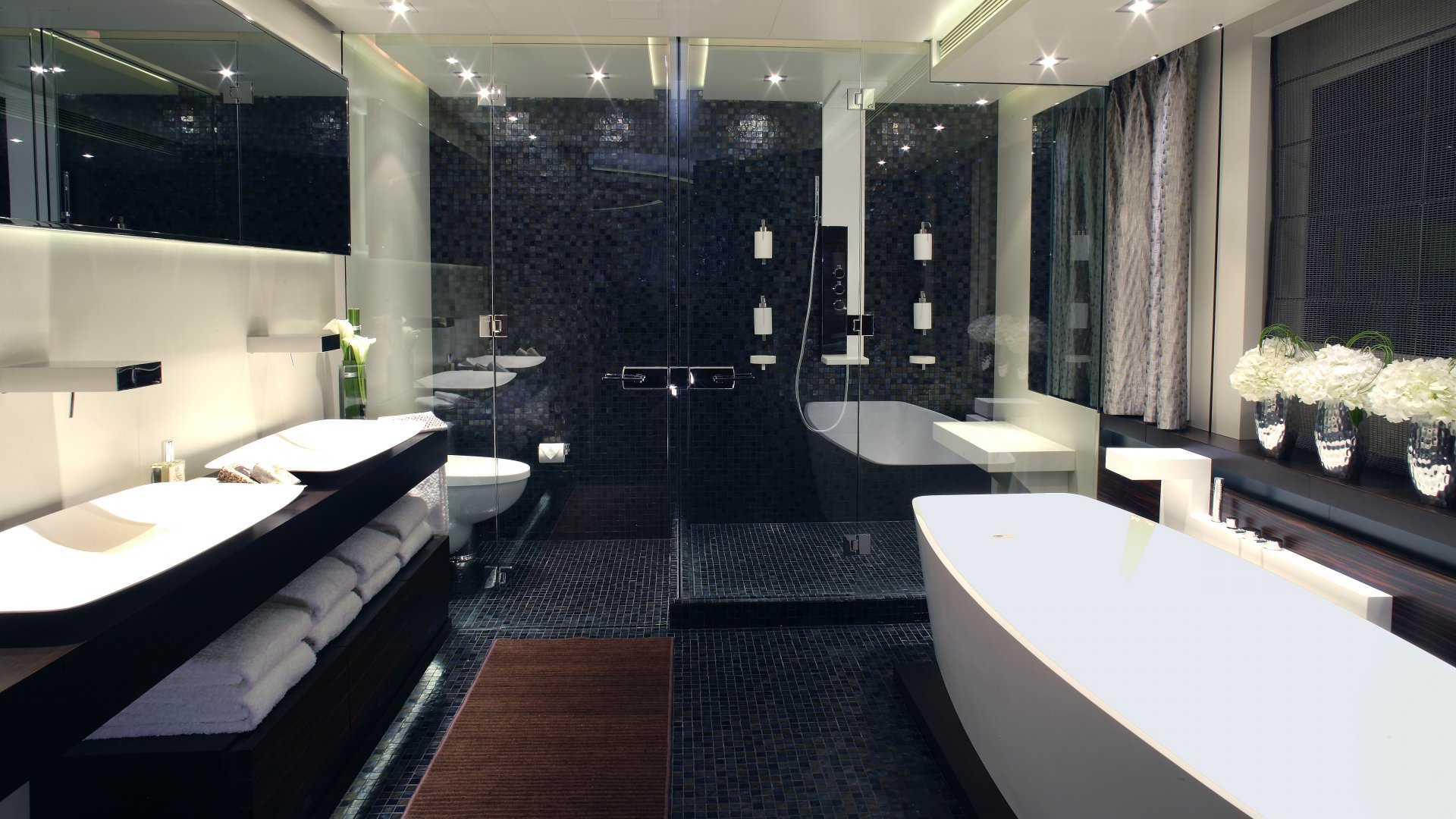 yacht-inception-interior-07-571e2a06bb6a8_v_default_big.jpg
