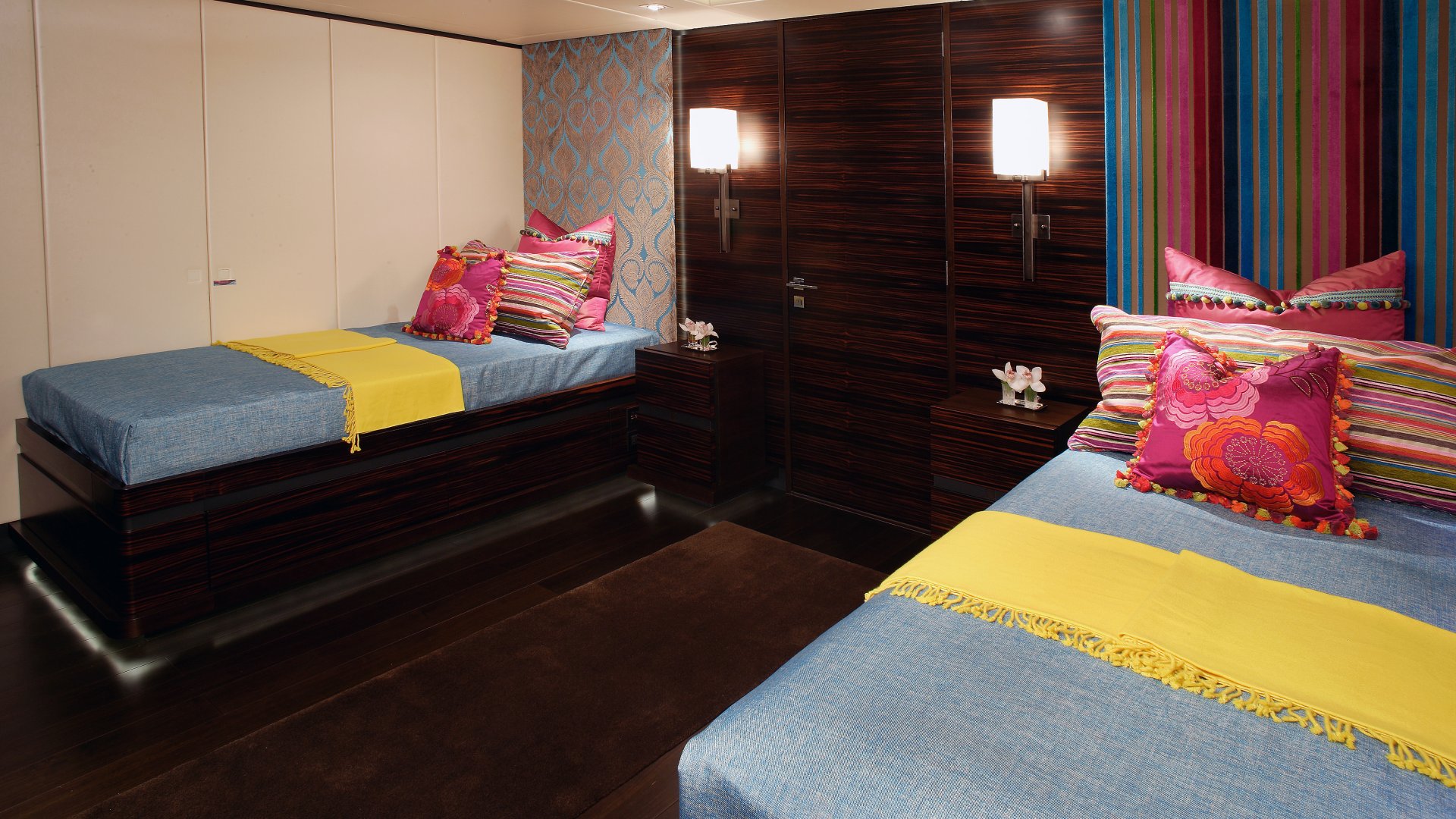 yacht-inception-interior-09-571e2a2400129_v_default_big.jpg