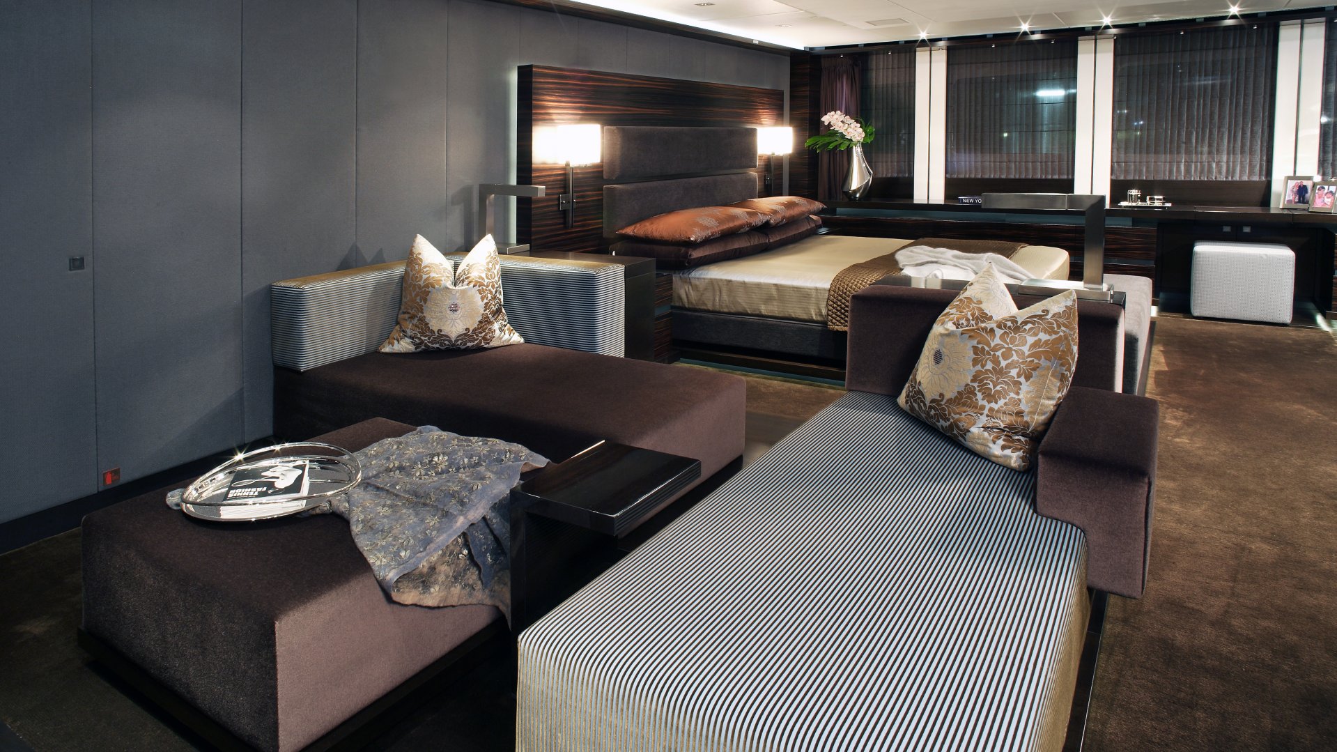 yacht-inception-interior-10-571e2a2ed0189_v_default_big.jpg