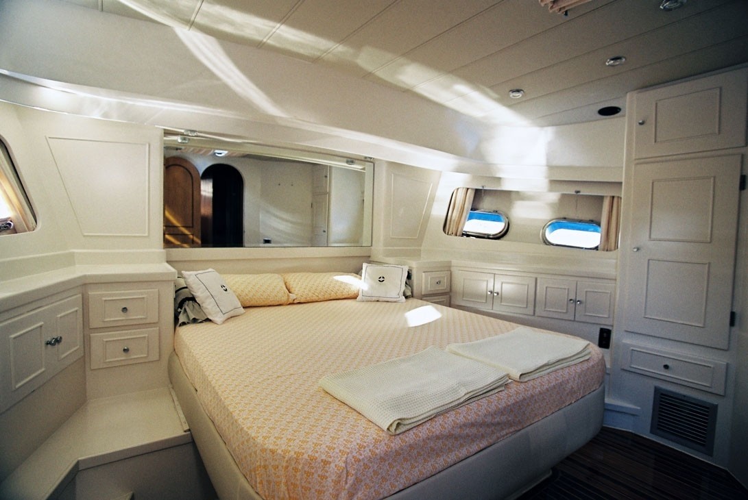 [21m-Yacht-SERENITY-70]-8464-17.jpg