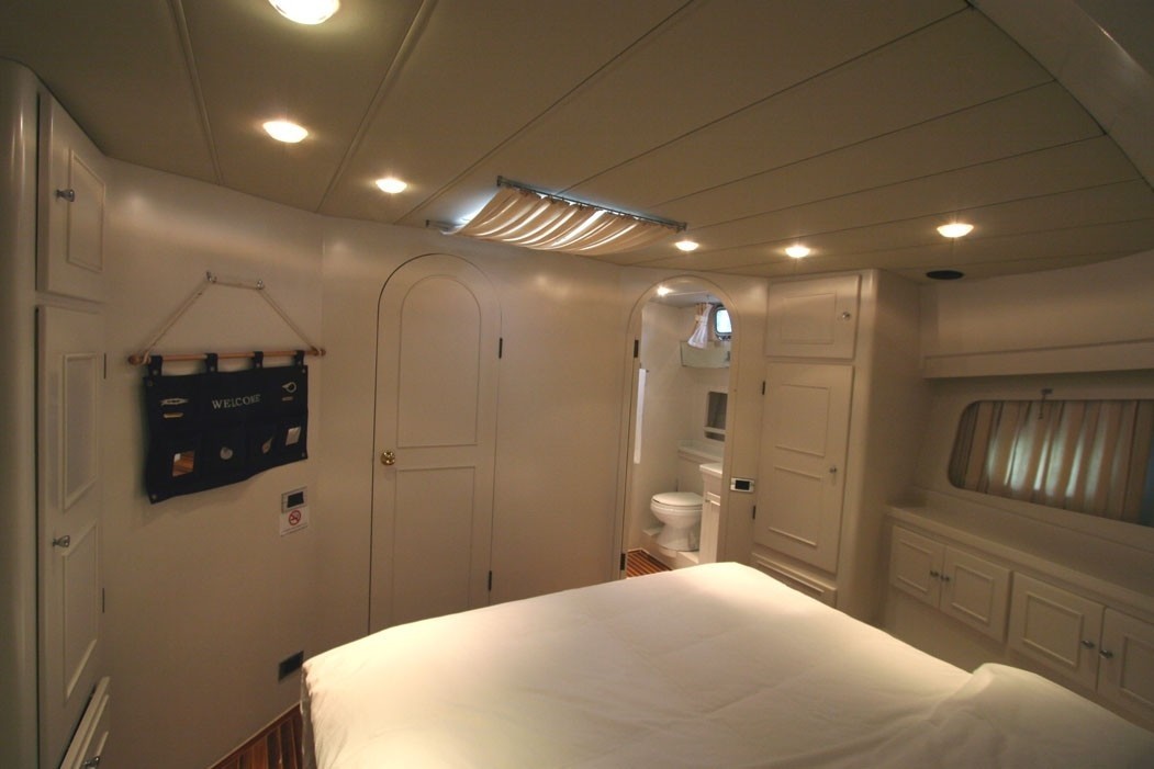 [21m-Yacht-SERENITY-70]-8464-49.jpg