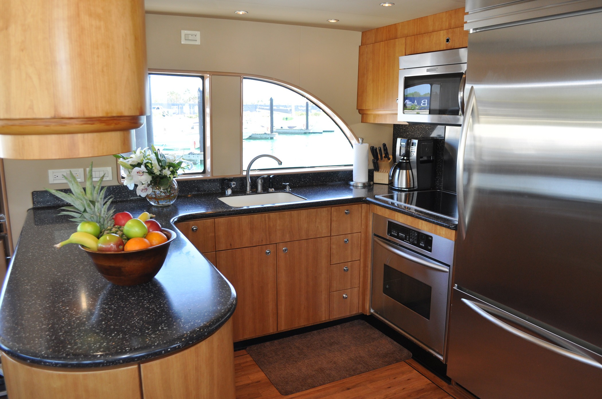 [22m-Yacht-ILLIQUID]-8269-123.jpg