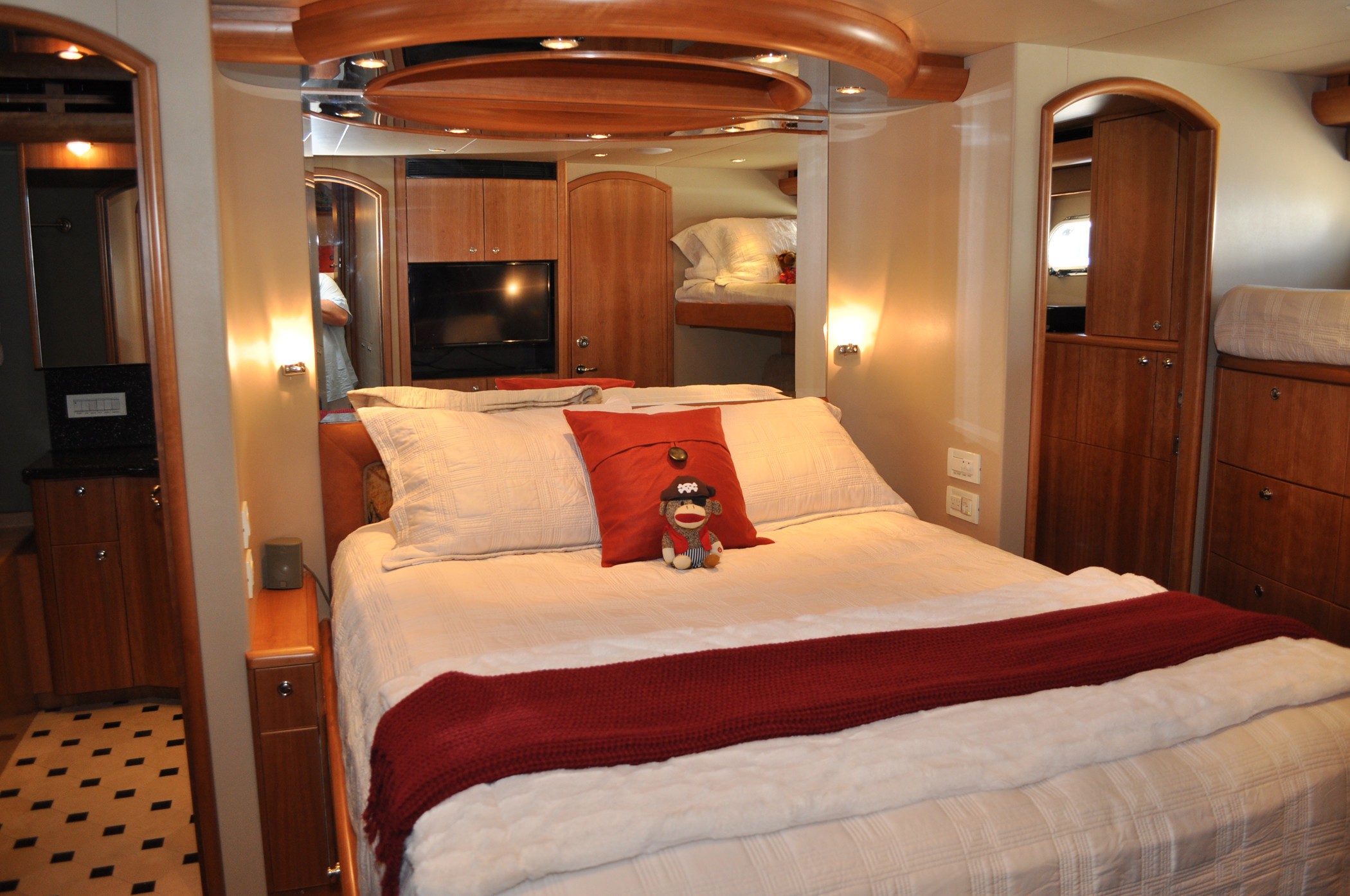 [22m-Yacht-ILLIQUID]-8269-18.jpg