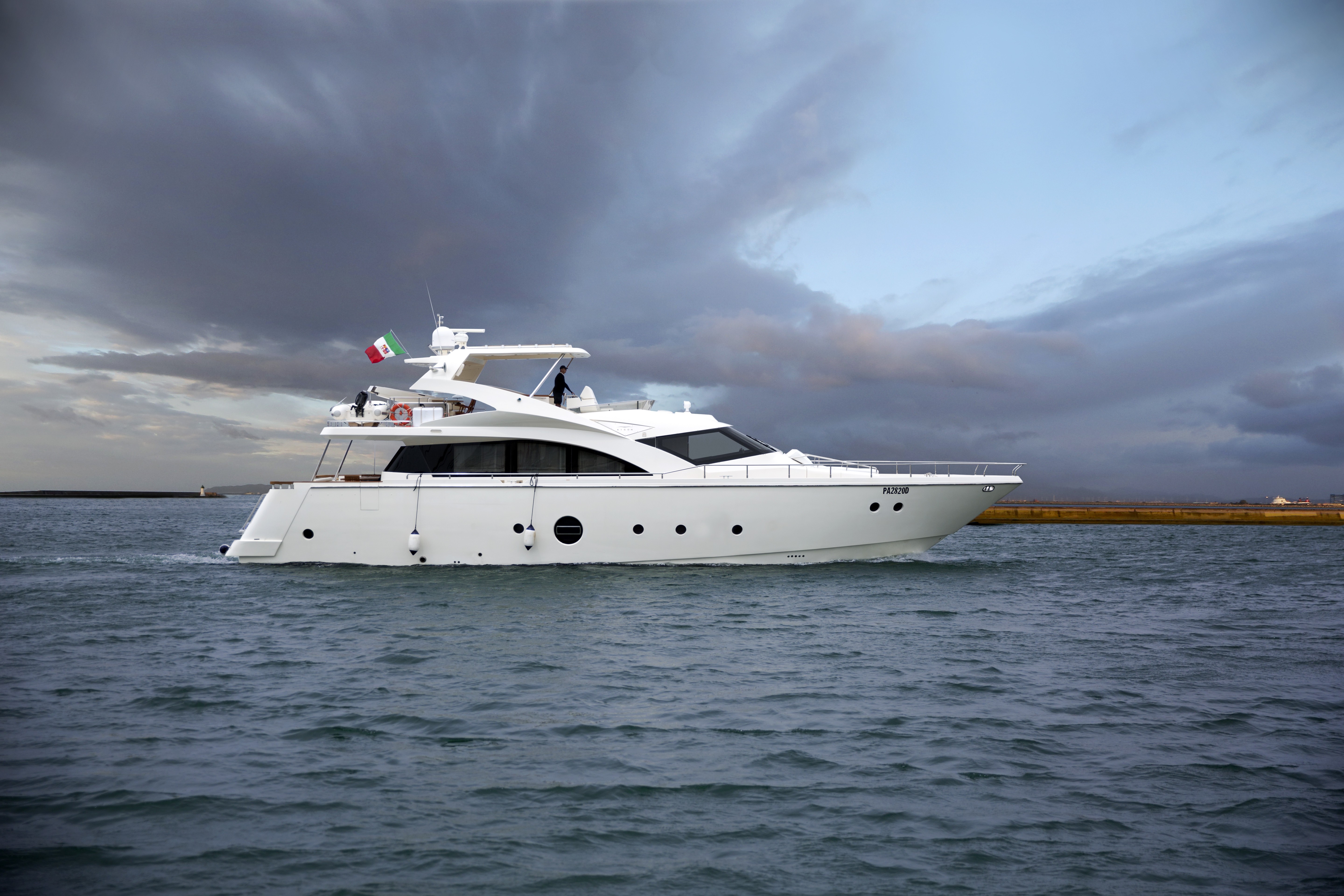 [23m-Yacht-QUESTA-EGRAVE-VITA]-8218-196.jpg