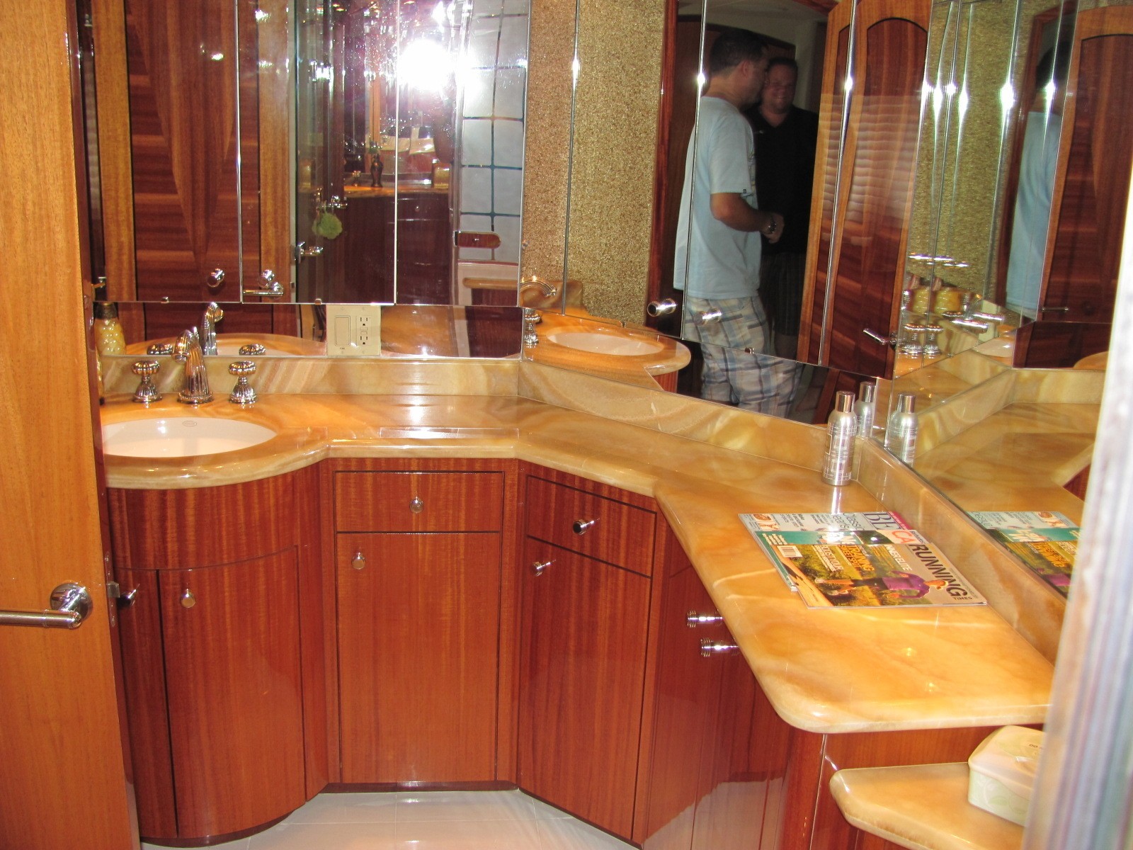 [24m-Yacht-ISLAND-COWBOY]-8442-110.jpg