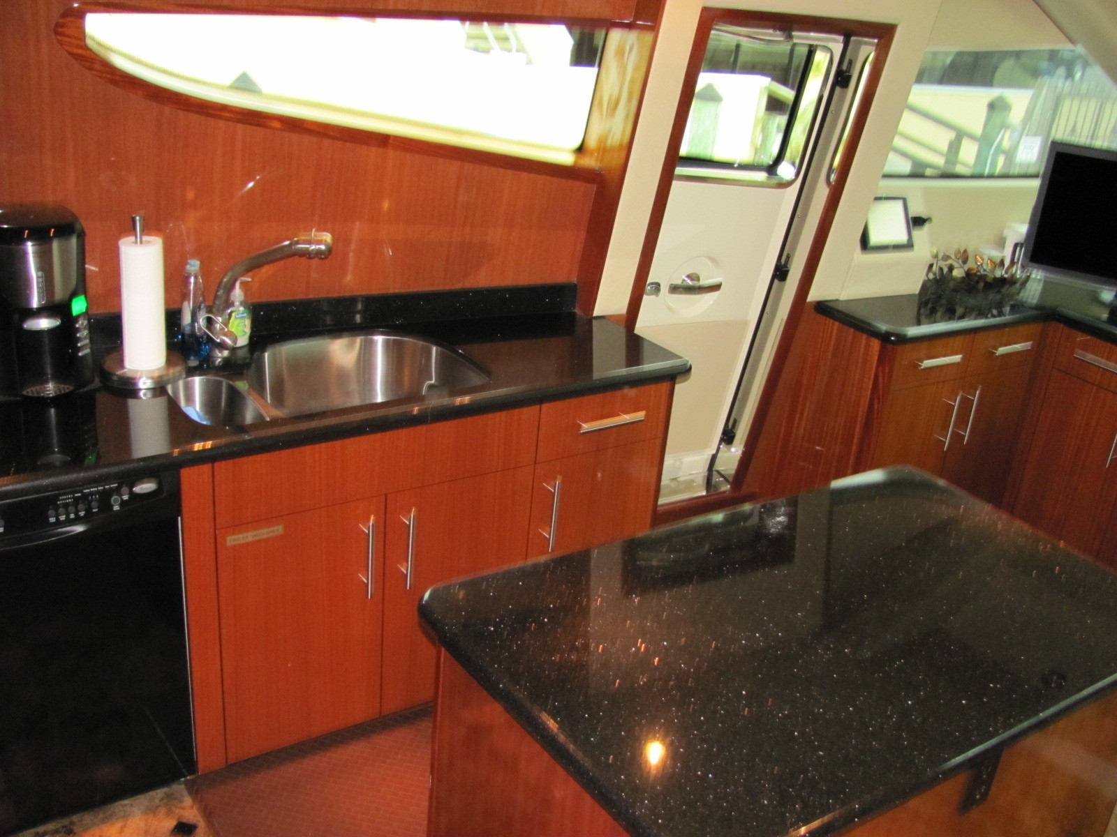 [24m-Yacht-ISLAND-COWBOY]-8442-67.jpg
