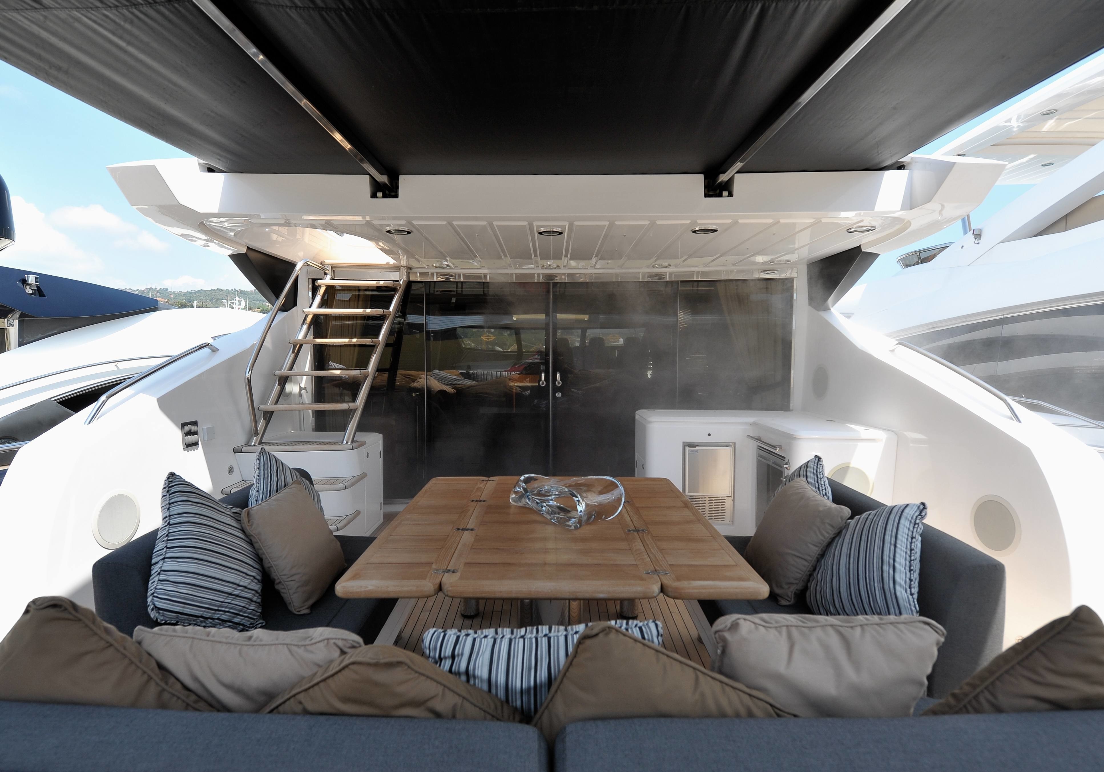 [26m-Yacht-FREE-WILLI]-8205-100.jpg