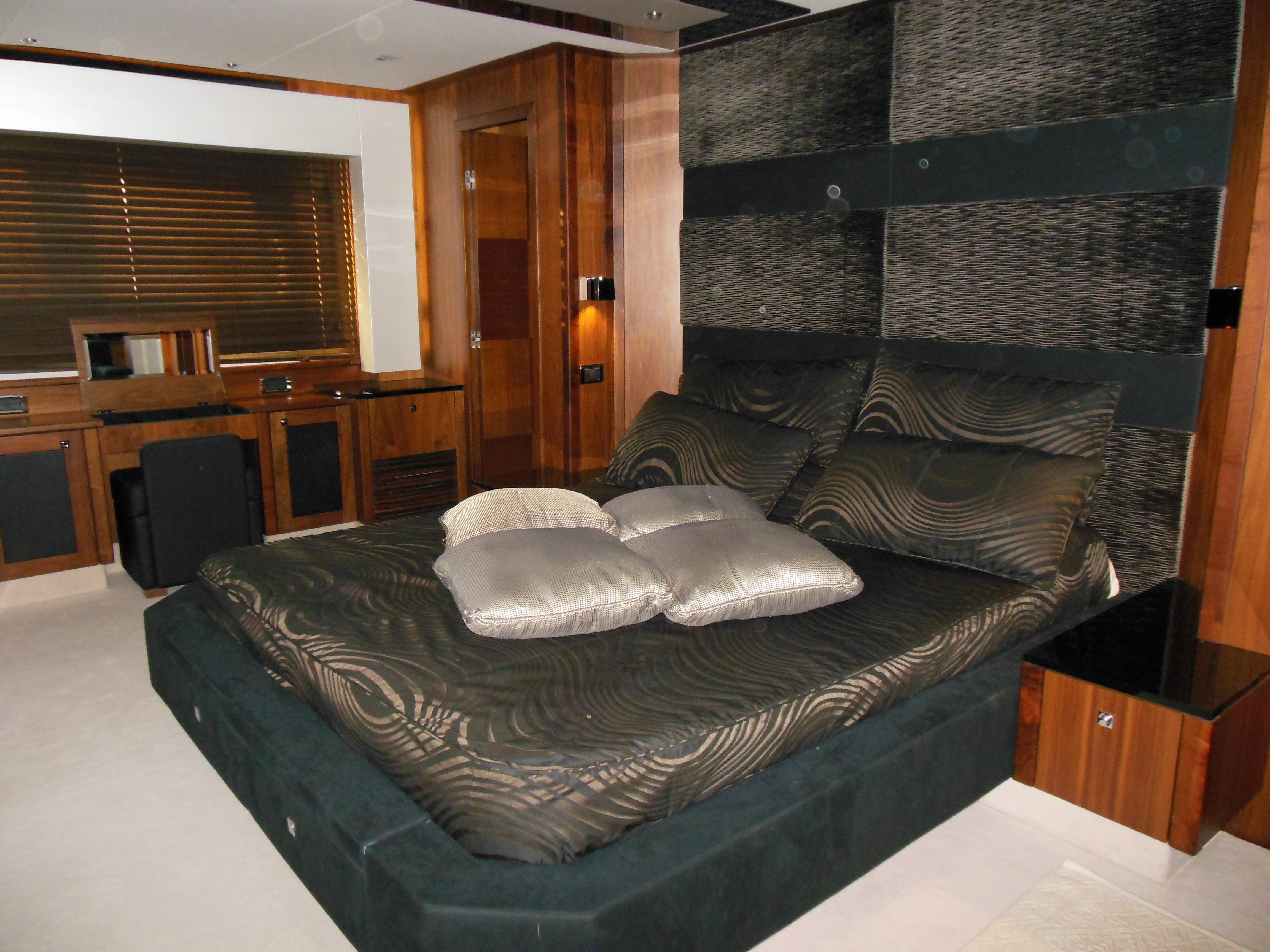 [26m-Yacht-SKYFALL]-8151-148.jpg