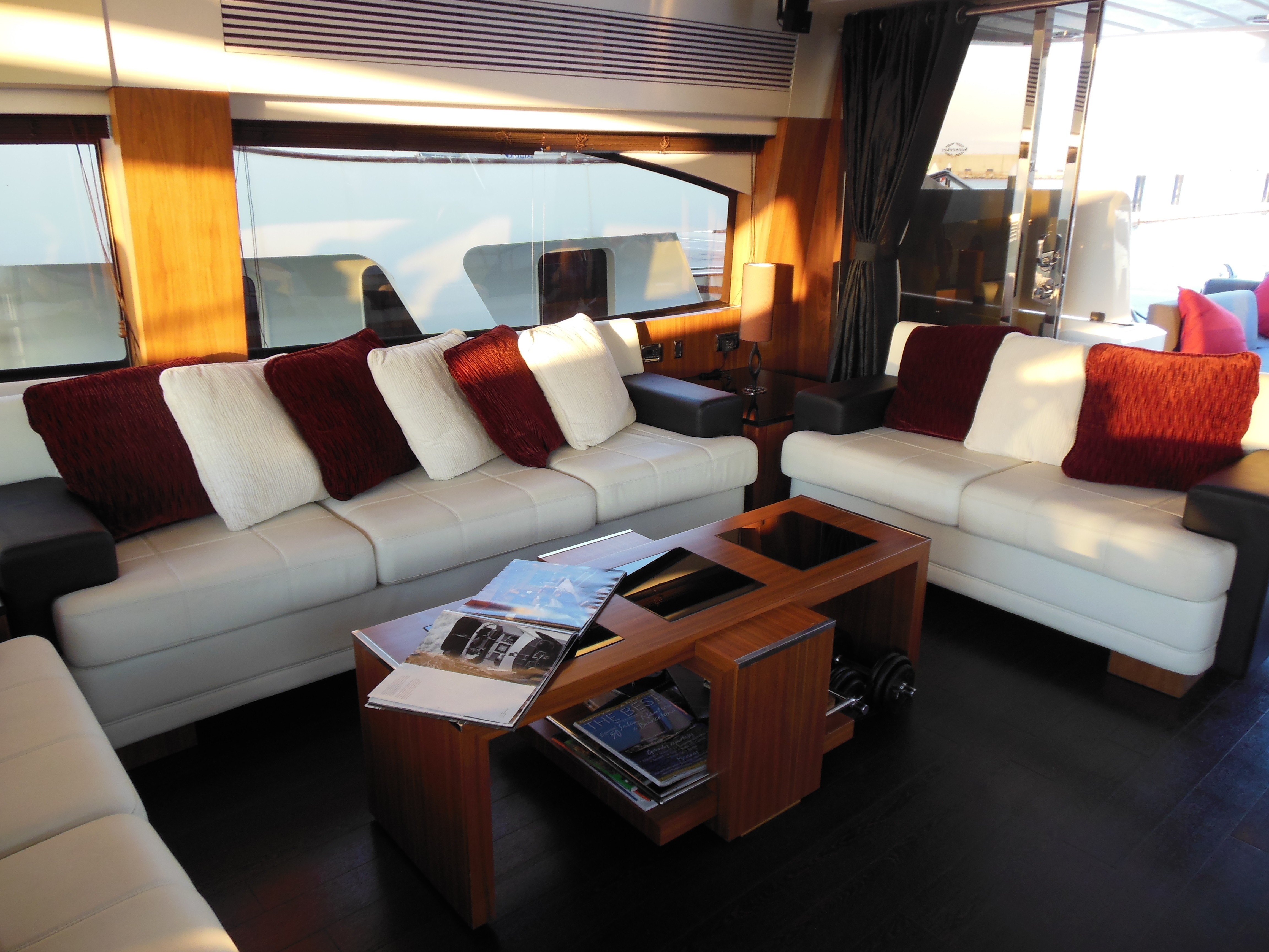 [26m-Yacht-SKYFALL]-8151-17.jpg