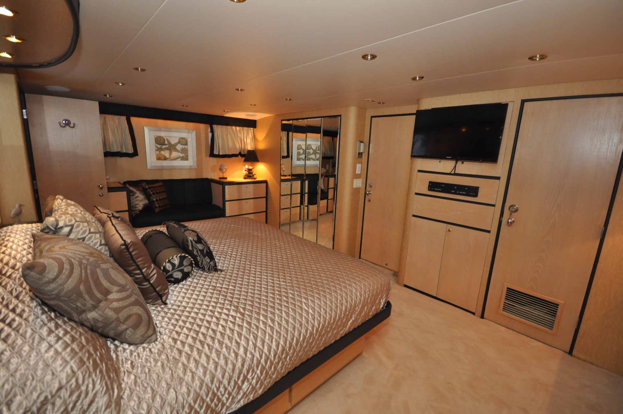 [28m-Yacht-GOLDEN-GIRL]-8802-32.jpg