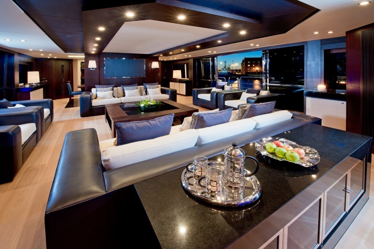 [30m-Yacht-BLACK-LEGEND]-8186-115.jpg