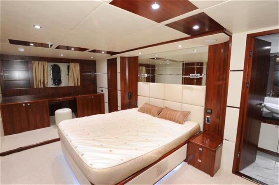 [30m-Yacht-BLUE-SAPPHIRE]-8855-113.jpg