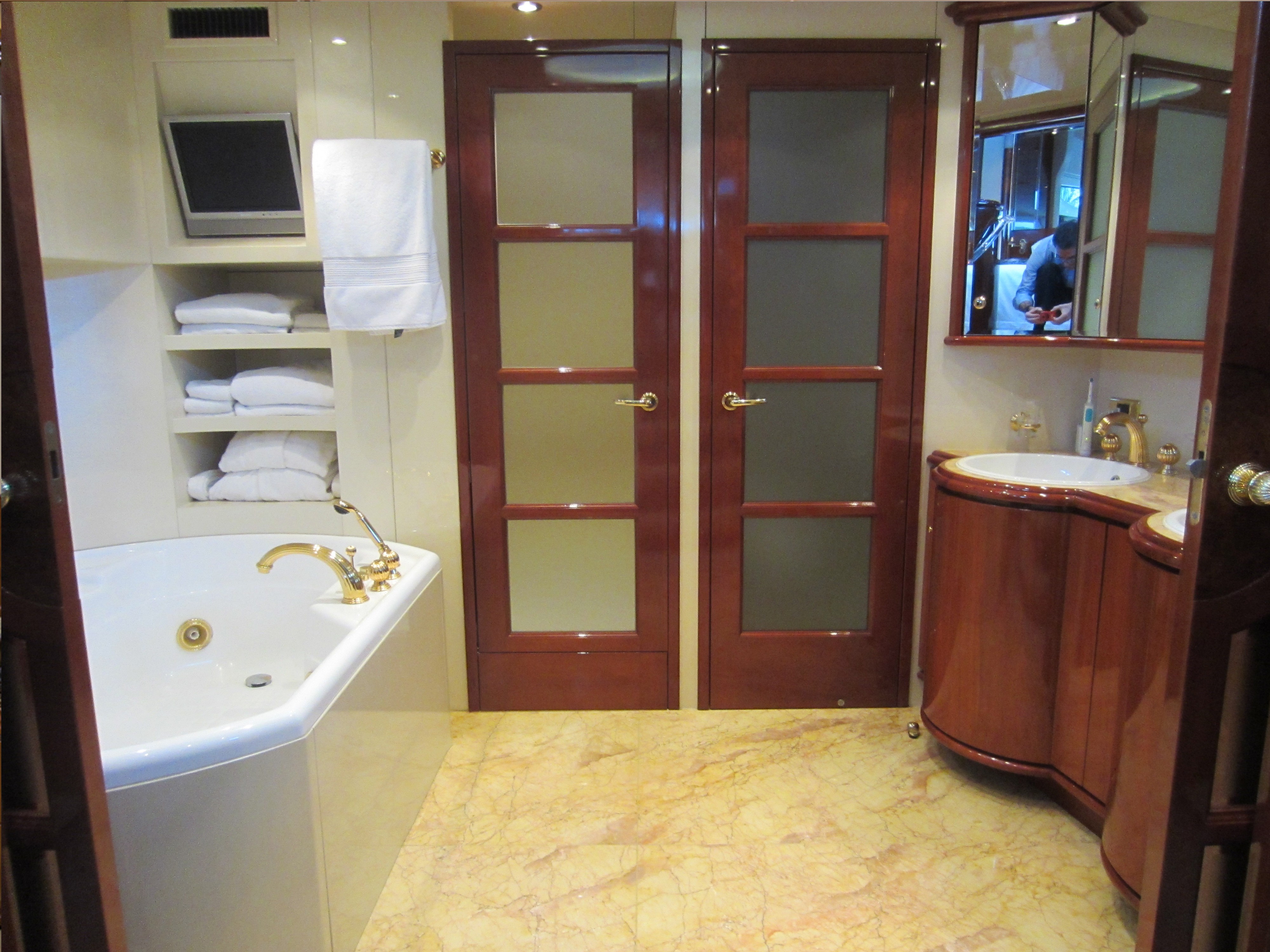 [31m-Yacht-NO-RULES]-861-112.jpg