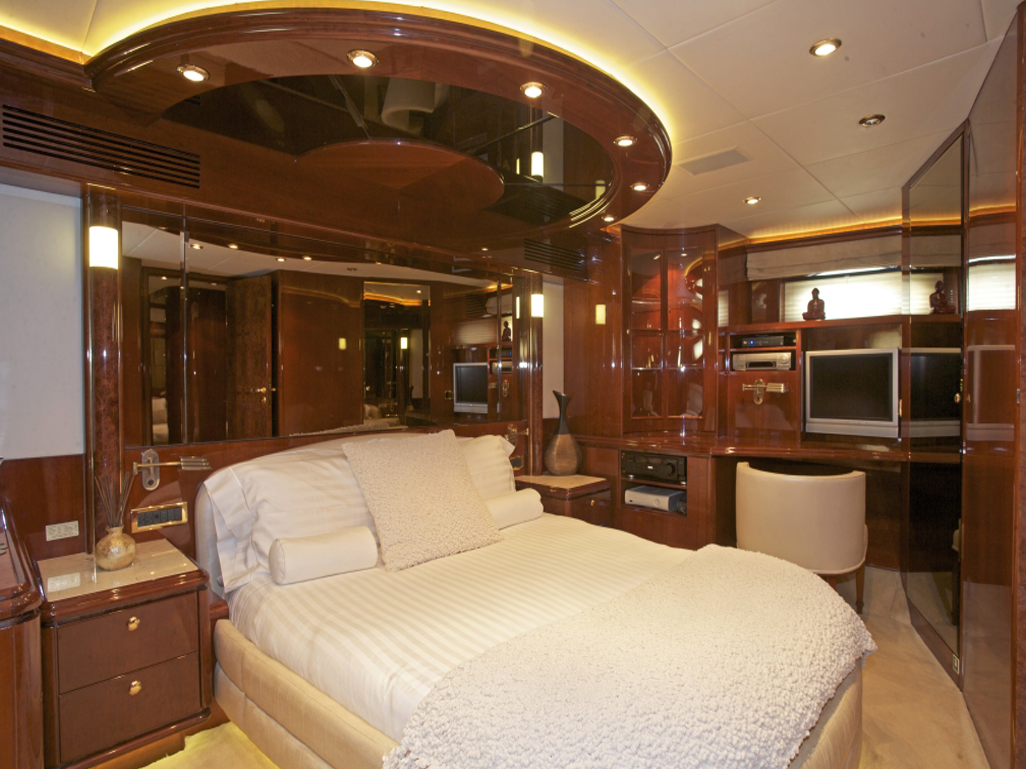[31m-Yacht-NO-RULES]-861-177.jpg
