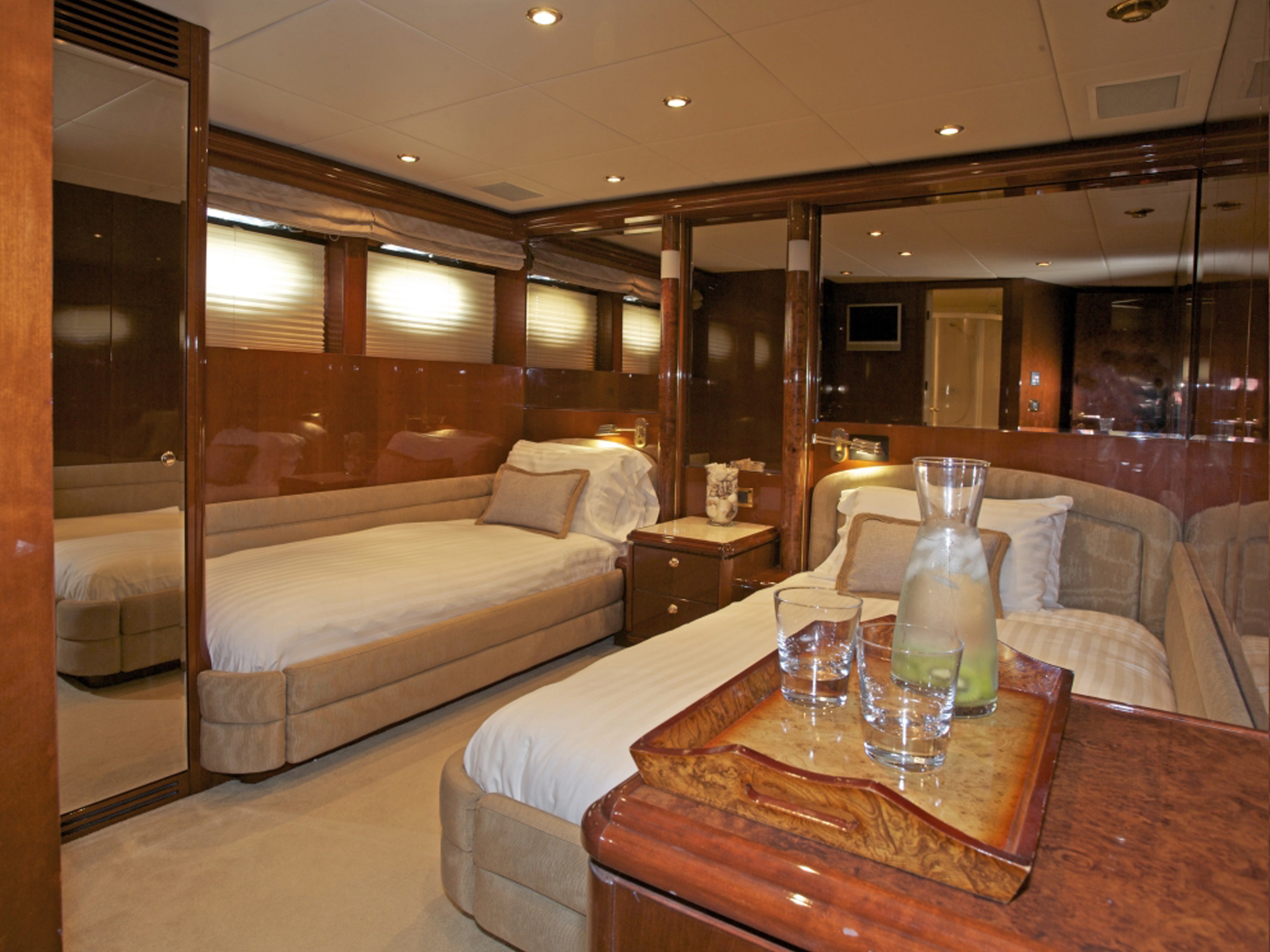 [31m-Yacht-NO-RULES]-861-28.jpg