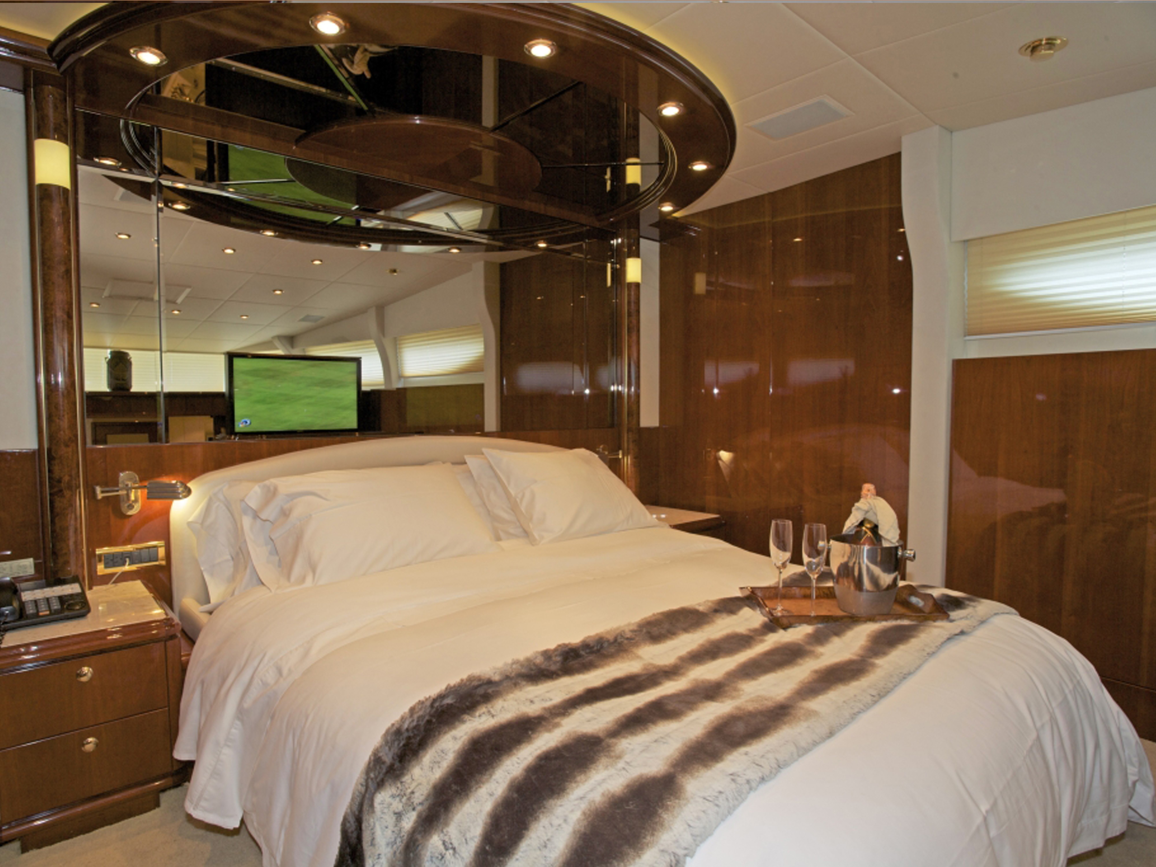 [31m-Yacht-NO-RULES]-861-32.jpg