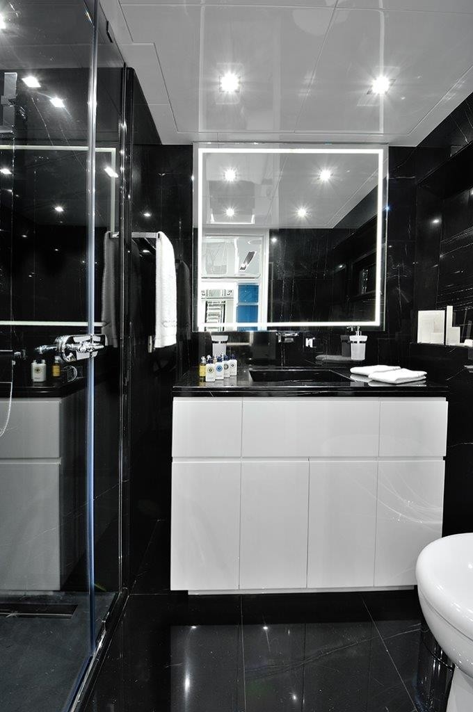 [32m-Yacht-SERENITAS]-8972-101.jpg