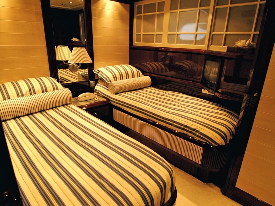[33m-Yacht-EQUILIBRIUM]-882-105.jpg