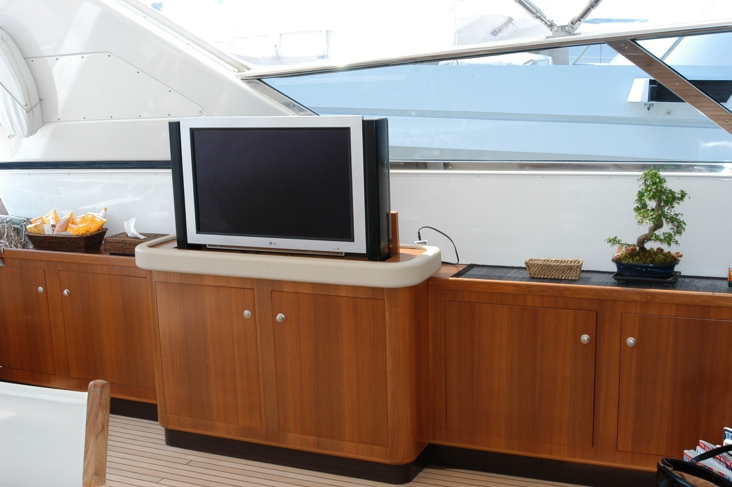 [33m-Yacht-EQUILIBRIUM]-882-18.jpg